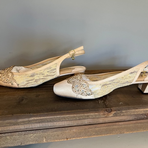J Renee Faleece Champagne Shoe 11WW - Picture 6 of 7